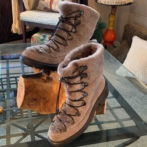 NEW $650 Aquatalia Lorena Genuine Shearling Luxury Bootie Boot Taupe Size 7